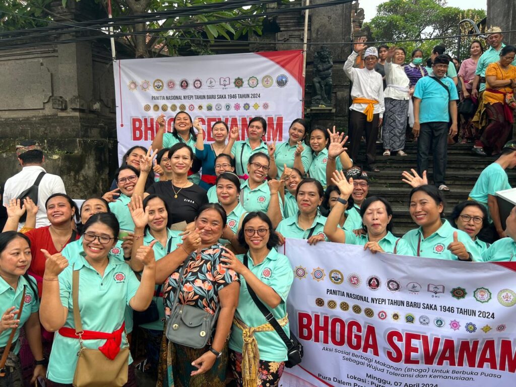 Warga Banjar yang Bersemangat dalam Mengikuti Kegiatan Bhoga Sevanam